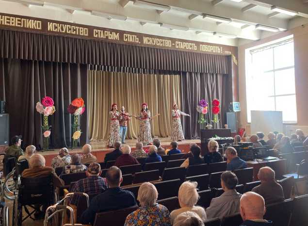 Ансамбль «Злато-Серебро» дал благотворительный концерт в Пензенском доме ветеранов